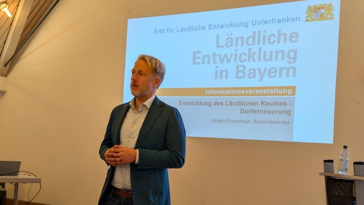 Bild: MdL Martin Stock im Dialog mit den B�rgermeisterinnen und B�rgermeistern des Landkreises Miltenberg.
